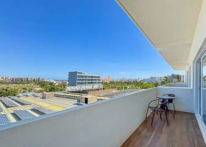 Ferienhaus Luxury With Shared Gym, Rooftop Pool, And Centrally Located