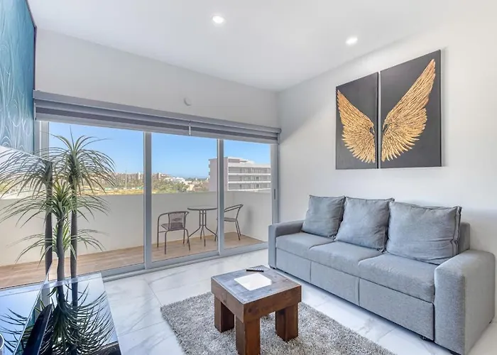 Luxury With Shared Gym, Rooftop Pool, And Centrally Located * Cabo San Lucas