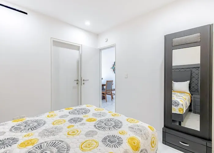 Ferienhaus Luxury With Shared Gym, Rooftop Pool, And Centrally Located Cabo San Lucas