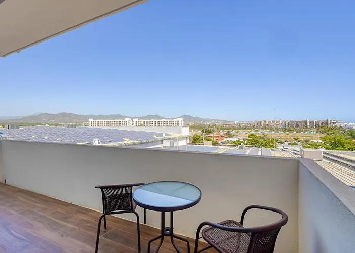 Ferienhaus Luxury With Shared Gym, Rooftop Pool, And Centrally Located Cabo San Lucas