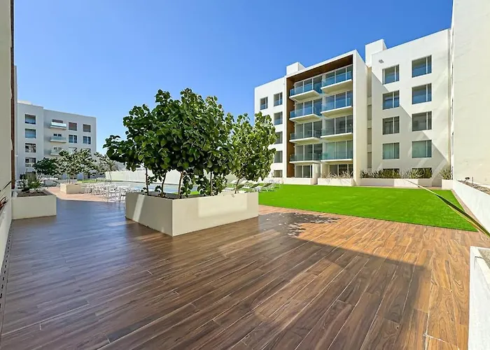 Luxury With Shared Gym, Rooftop Pool, And Centrally Located