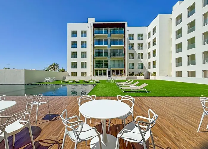Luxury With Shared Gym, Rooftop Pool, And Centrally Located Ferienhaus Cabo San Lucas