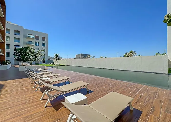 Ferienhaus Luxury With Shared Gym, Rooftop Pool, And Centrally Located *