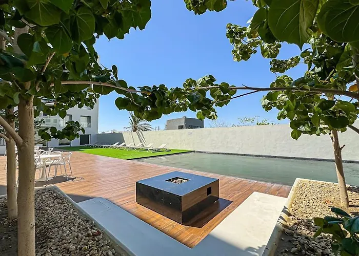 Ferienhaus Luxury With Shared Gym, Rooftop Pool, And Centrally Located *